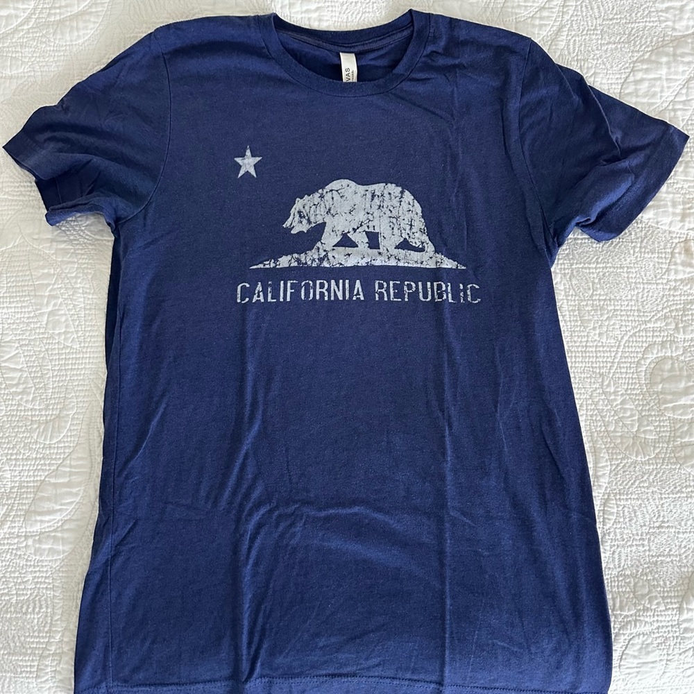 California Republic t-shirt. Bought brand new and only worn once.